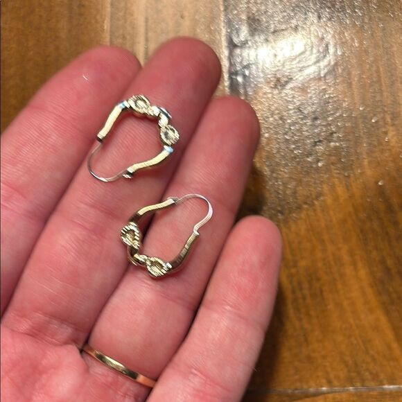 Clater Elegant Silver Earrings - Picture 3 of 3